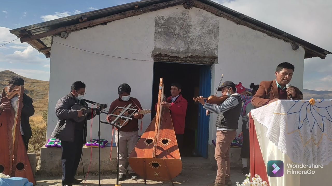 Ptr. Jorge Lázaro  Hilario   cantando himnos en quechua   (144, 120, 99)