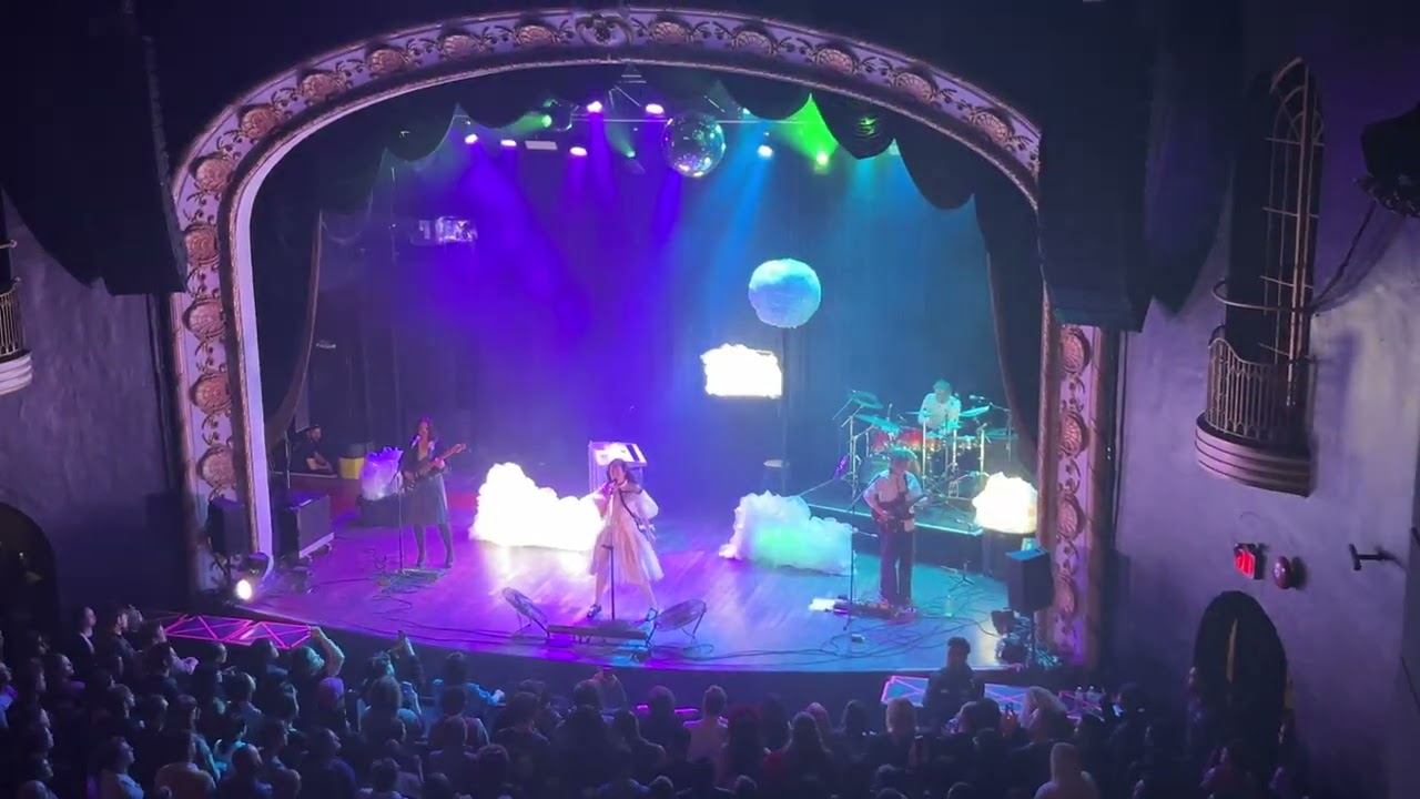Allie X - Casanova (Live in Toronto @ Cape God 5 Year Anniversary Show)