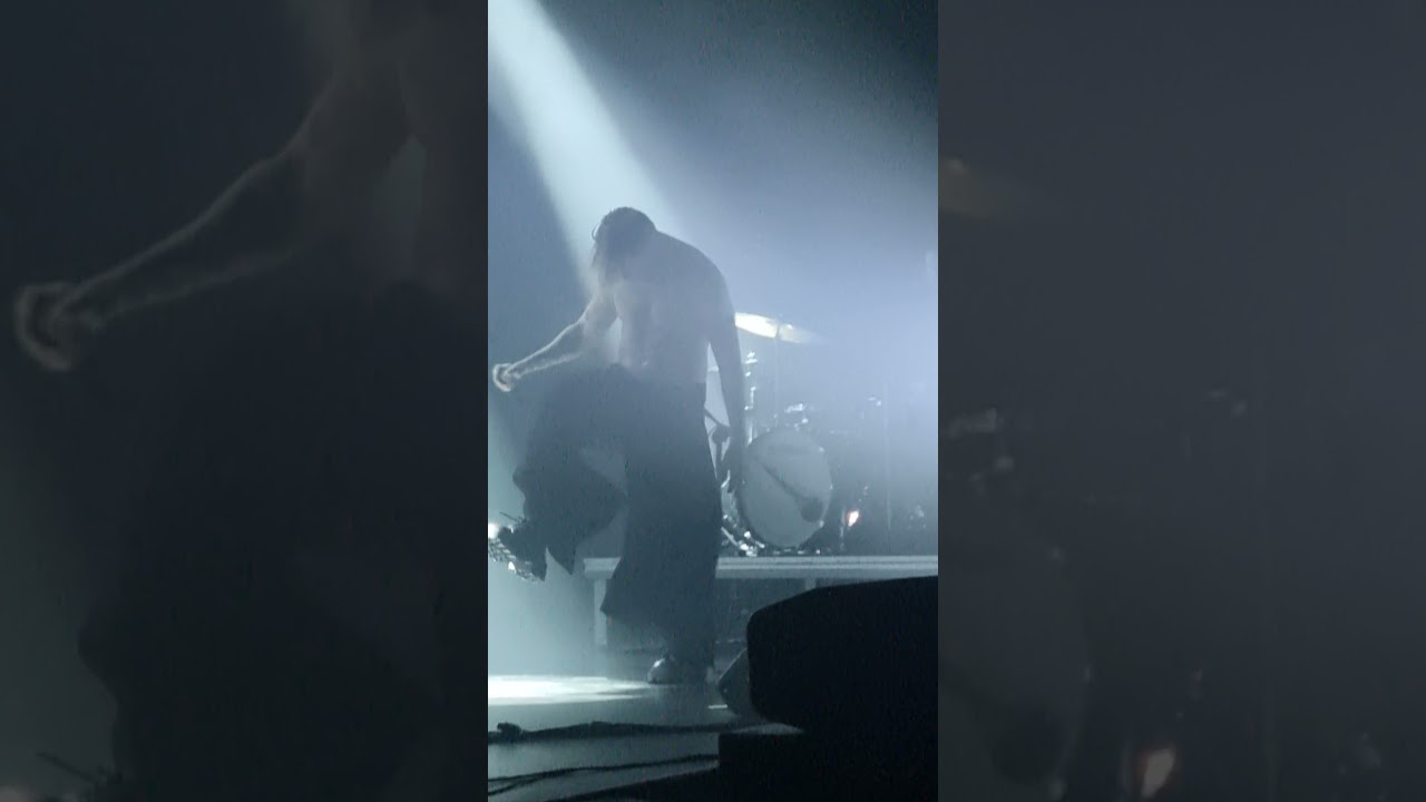 Tymek- Poza kontrolą live( Centrum koncertowe A2,  Wrocław, 18.12.2021, zakończenie koncertu)