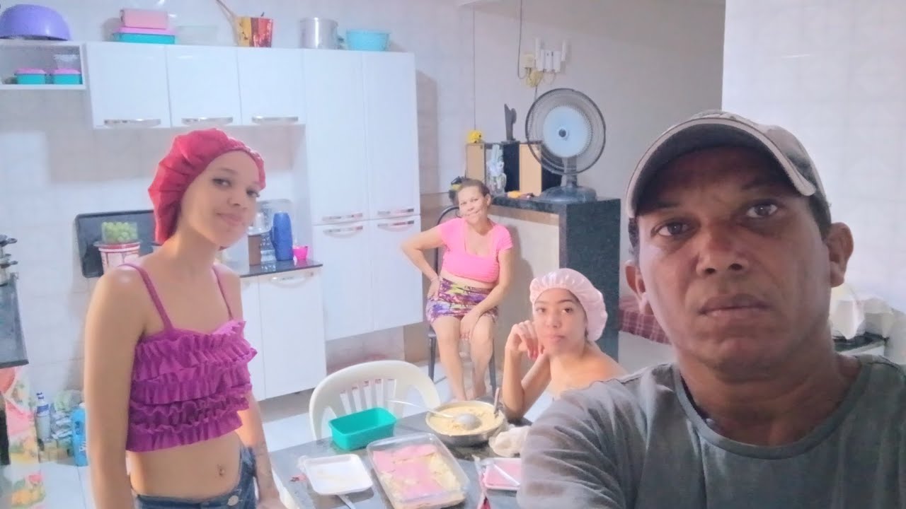 Angelina fazendo lasanha mais uma vez