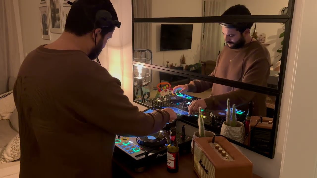 AMAN (TU) | Melodic Techno & Progressive House mix from the living room