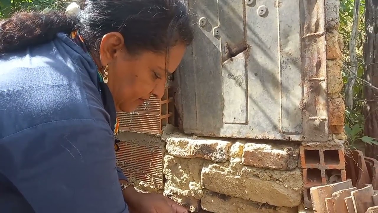 Queima de ceramica  do Ateliê  cinzeiro  ,no sítio.