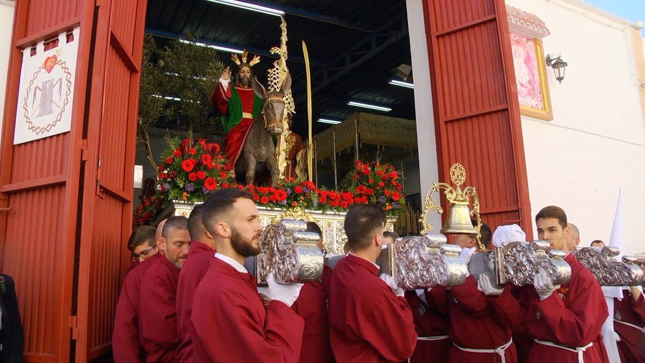 Semana Santa 2019 I La Pollinica ya recorre las calles de Melilla