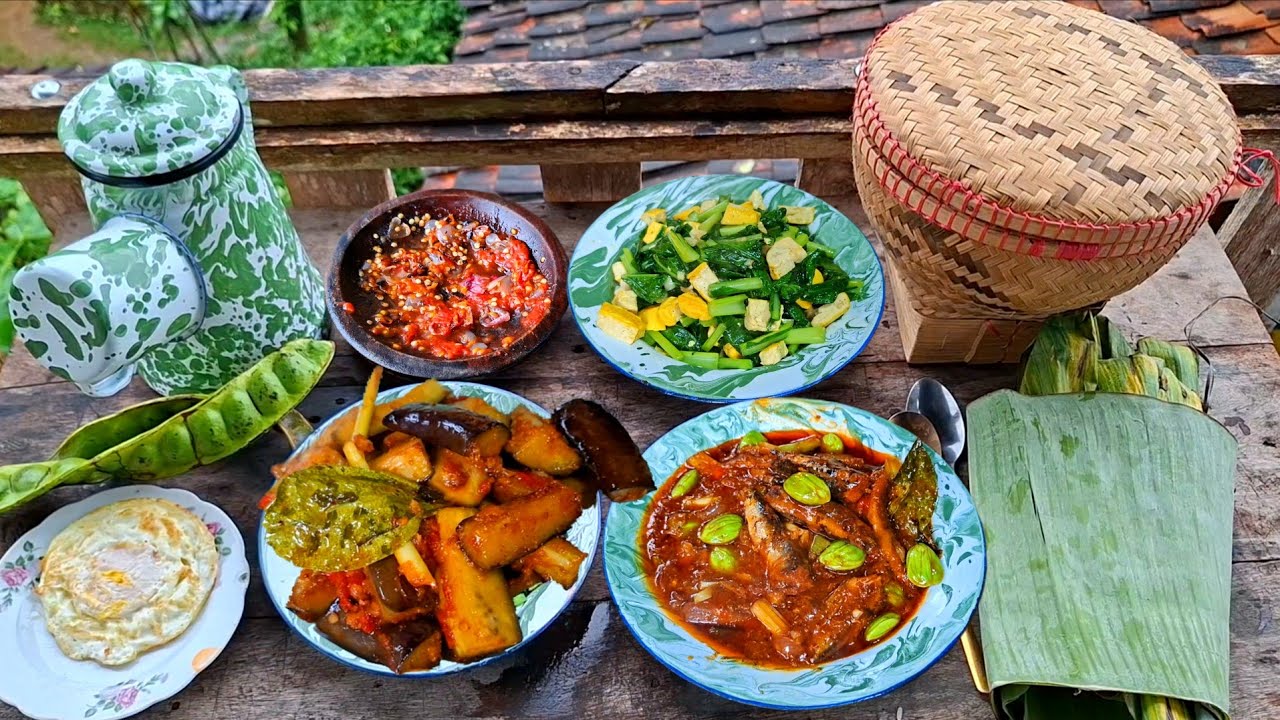 MENU YANG SEDERHANA DI DESA MAKAN BARENG KELUARGA‼️SAMBEL TRASI PETE DADAKAN IKAN SARDEN TUMIS SAWI