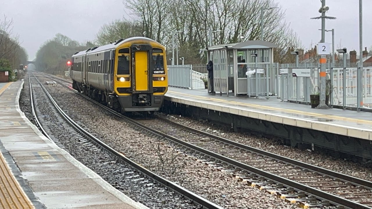 Northern trains 158797 1L56 Lincoln to Leeds calls at platform 2 11;45 Lea Road 27/1/2026