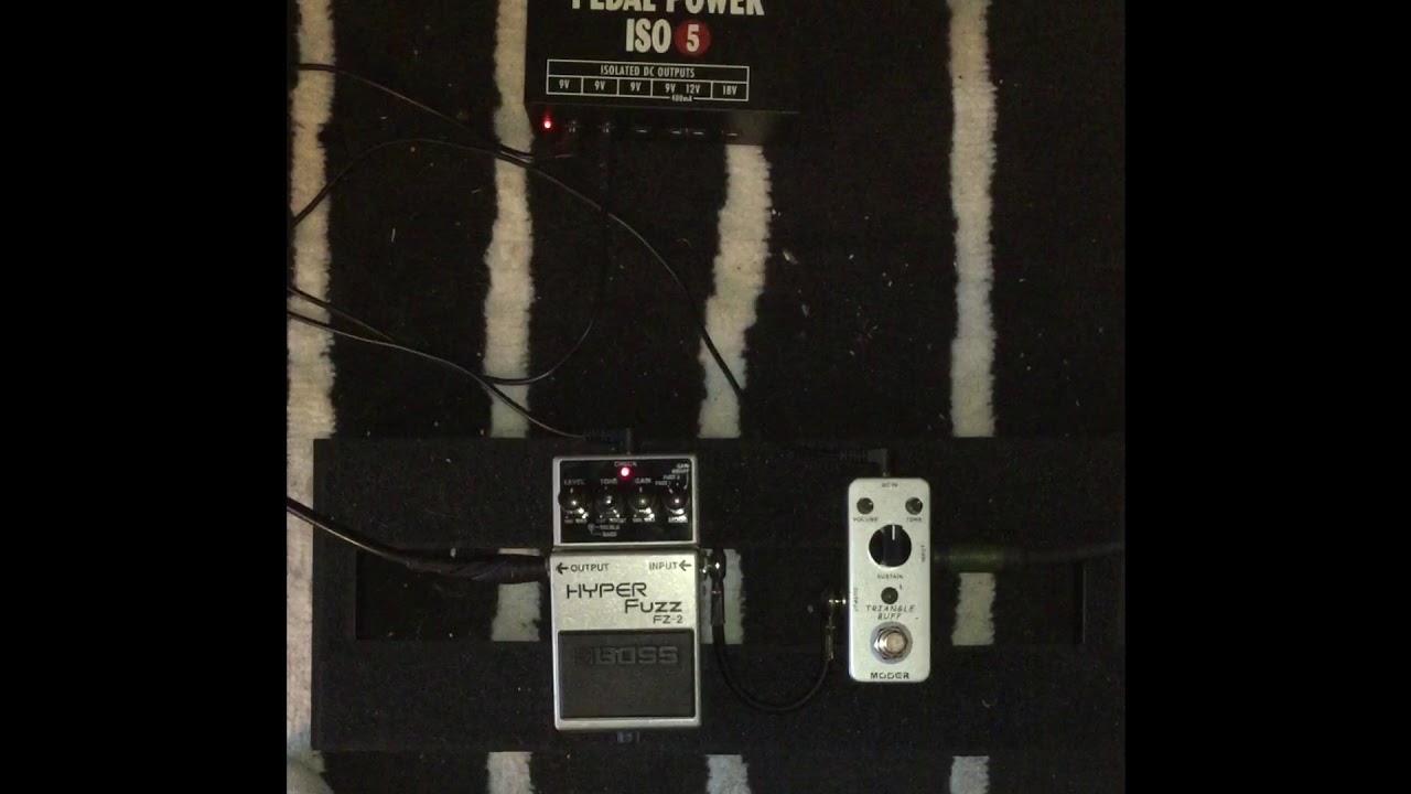 Boss FZ-2 VS Mooer Triangle Buff