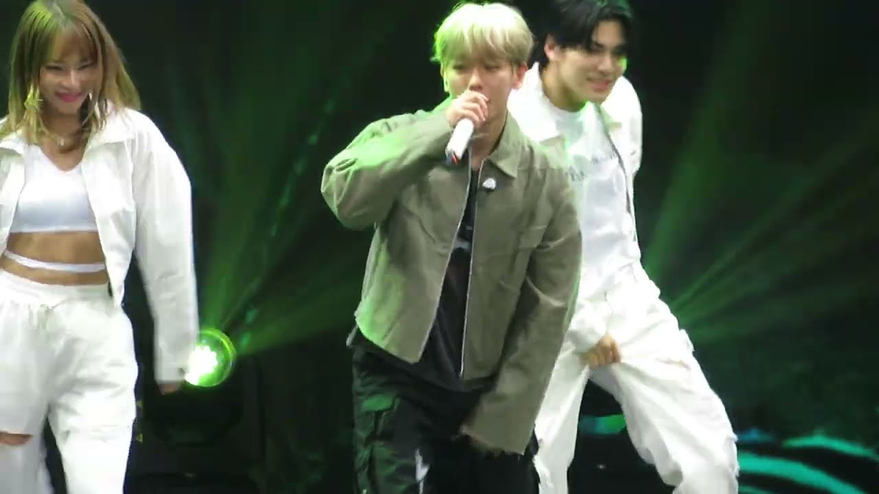 Baekhyun - Betcha (Live in Manila Fancam) - Overpass in Manila