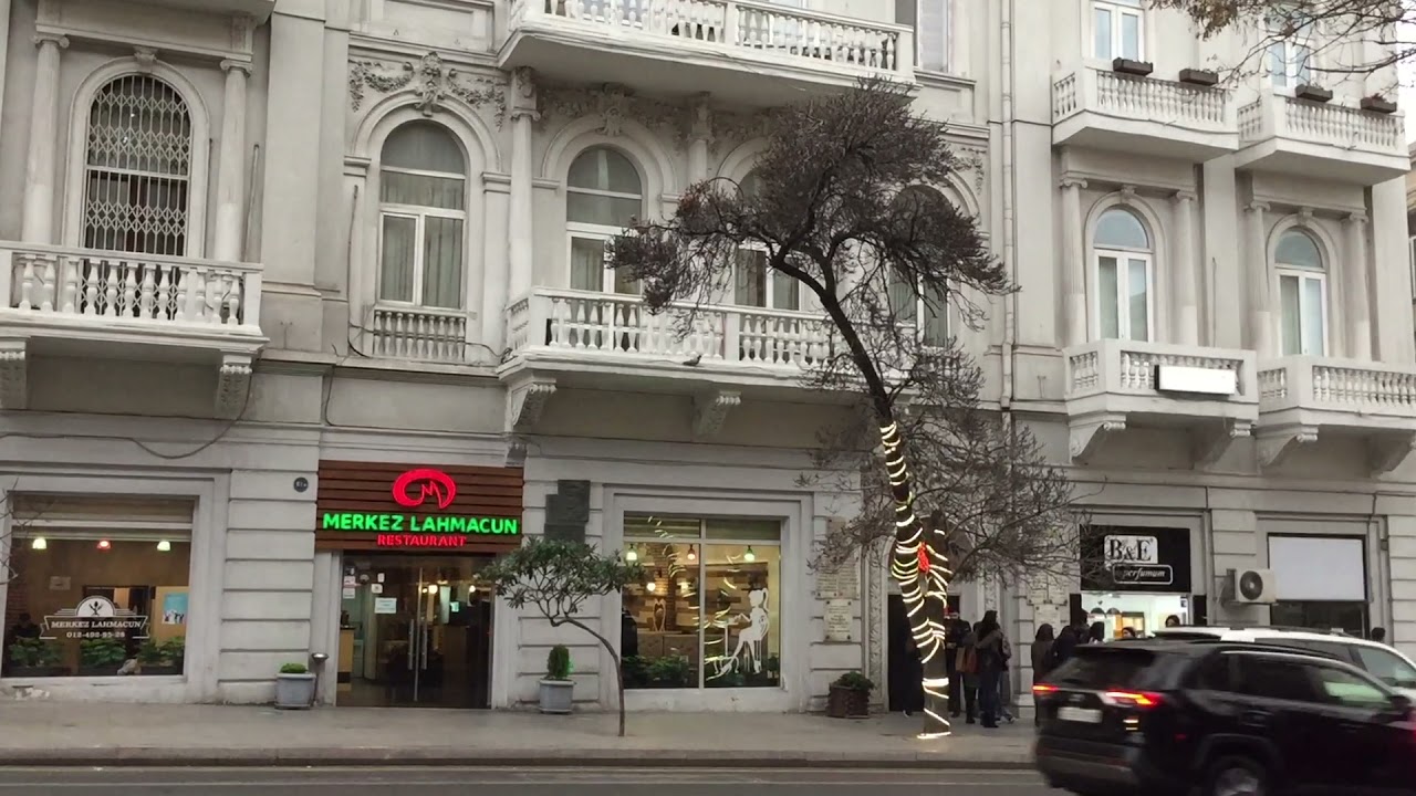Прогулка по центру Баку, ул.Истиглалият, начало декабря/ Baku, Azerbaijan, Istiglaliyyat street
