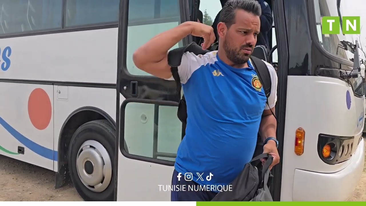 وصول حافلتي الأولمبي الباجي و الترجي إلى ملعب الكاف
