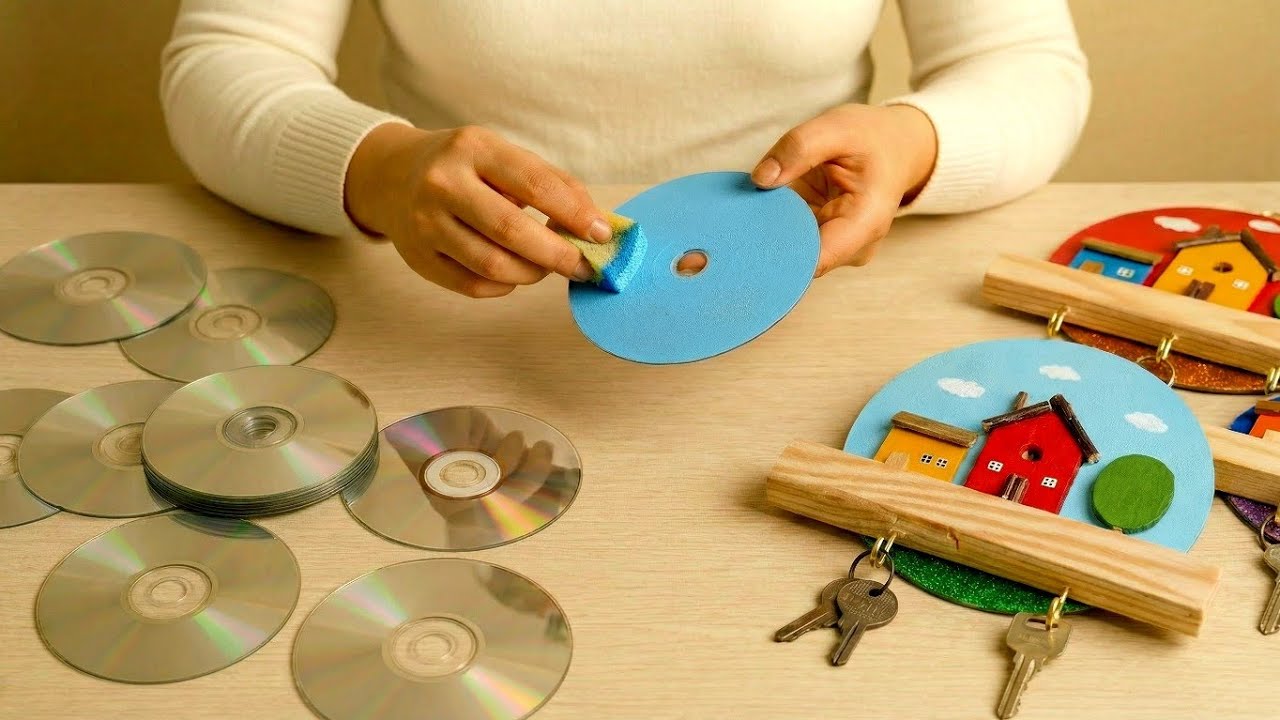 Don&rsquo;t Throw Away Your Old CDs! 💿 Make a Beautiful DIY Key Holder from Waste Materials ♻️✨️ 