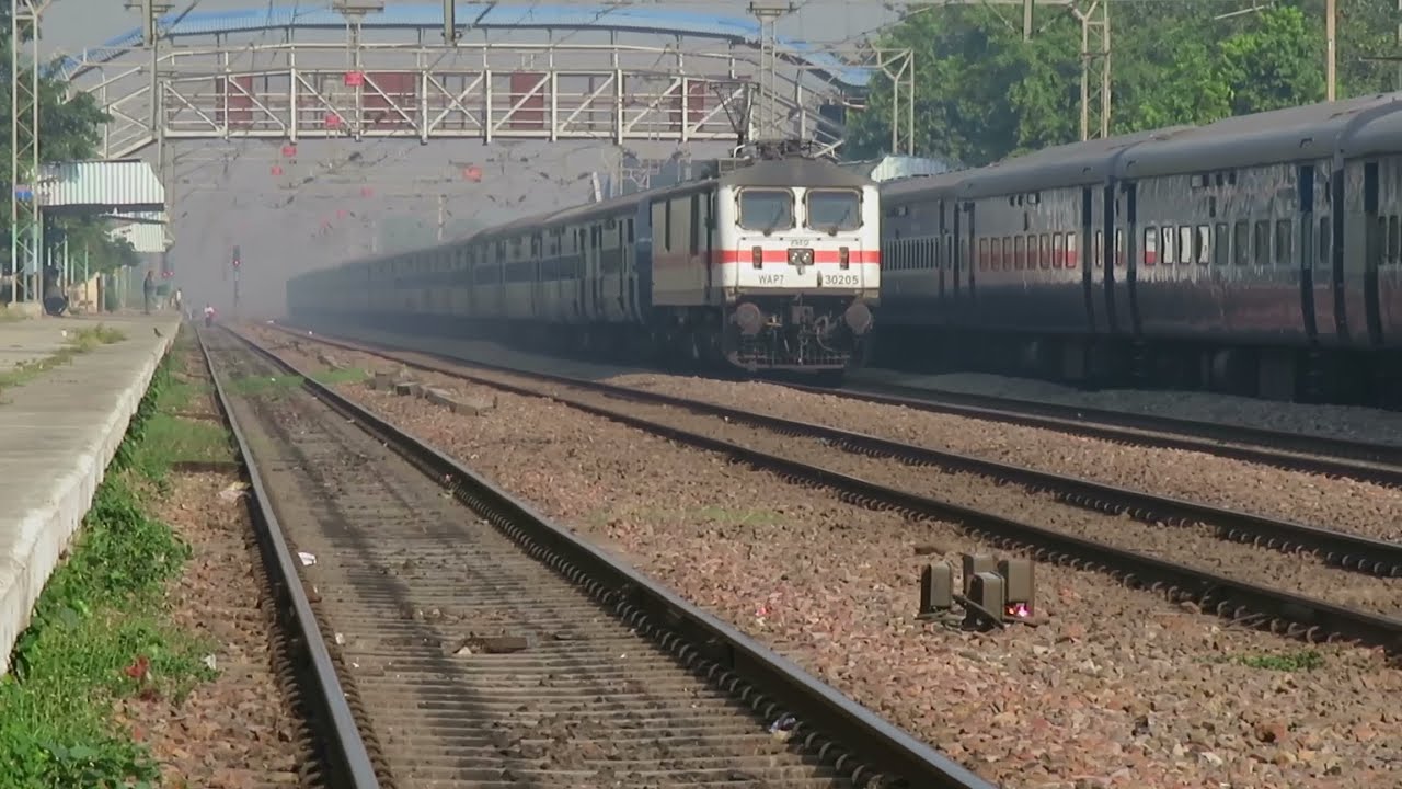 Back to Back Crushing Overtakes : Kalka Mail + Seemanchal Express overtakes Sikkim Mahananda Express