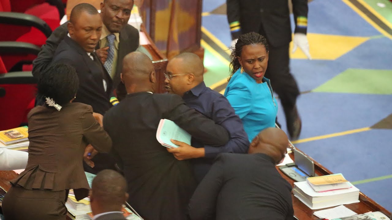MWANZO-MWISHO: Mbunge Mnyika alivyotolewa Bungeni na Askari