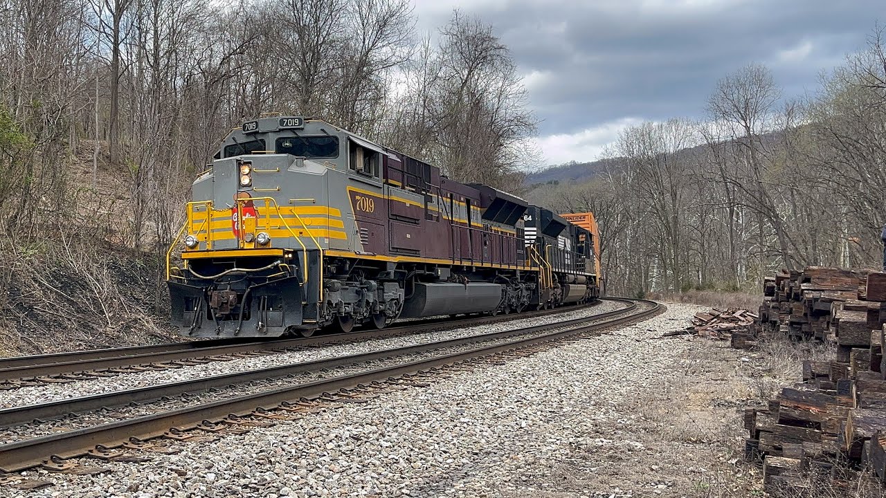 CP 7019 on NS 28N and the Knoxville and Holston River RR 