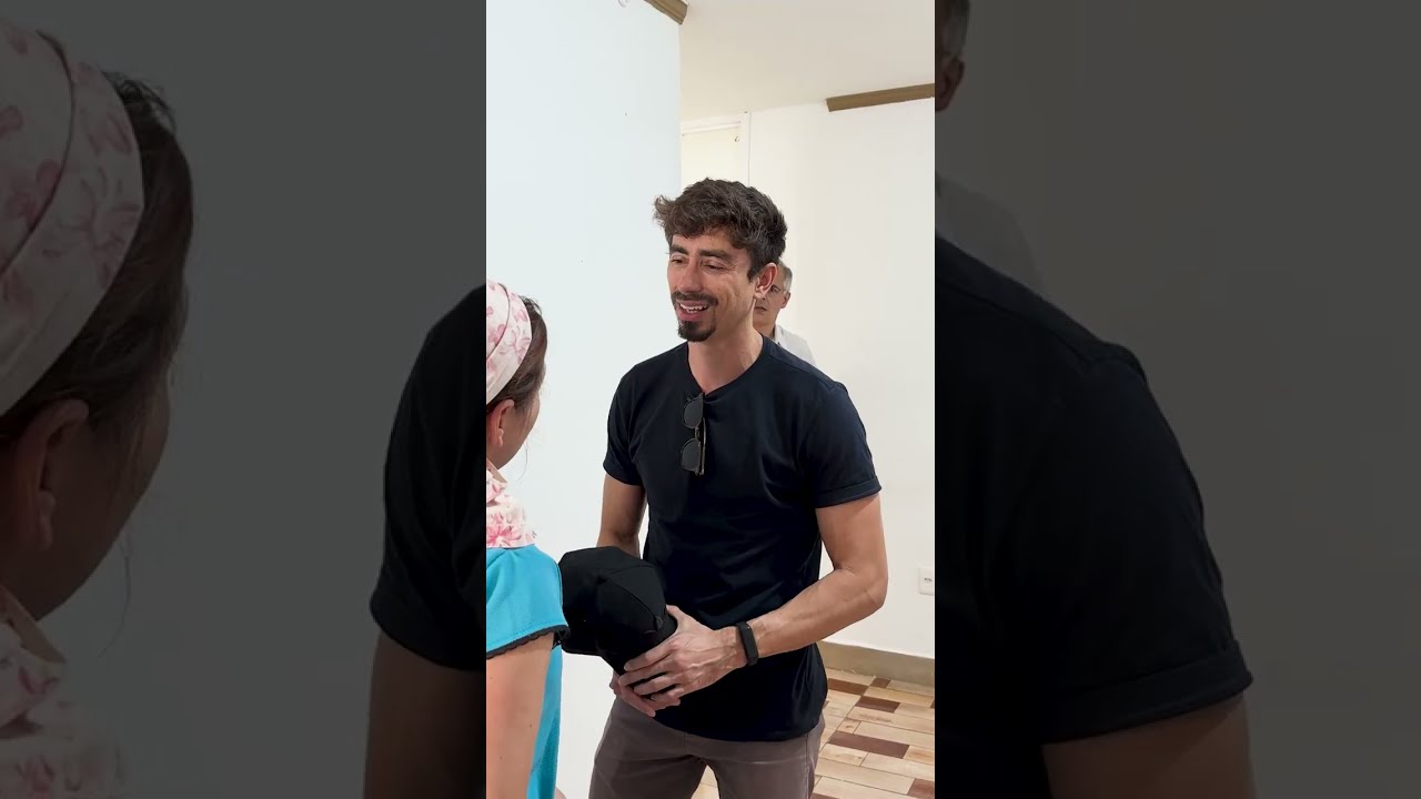 Ele Tentou Esconder a Própria Mãe e a Namorada Descobriu Tudo