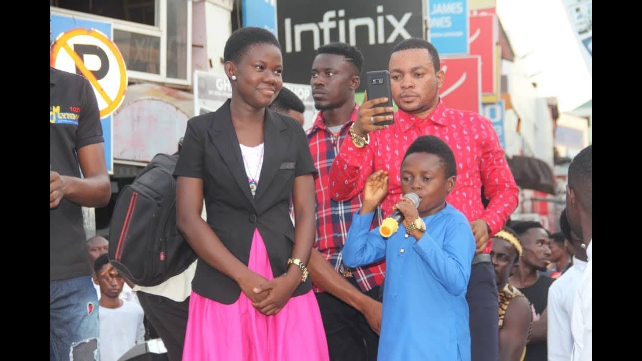 Odehyieba Priscilla and Yaw Dabo Storms Kumasi in Street Worship