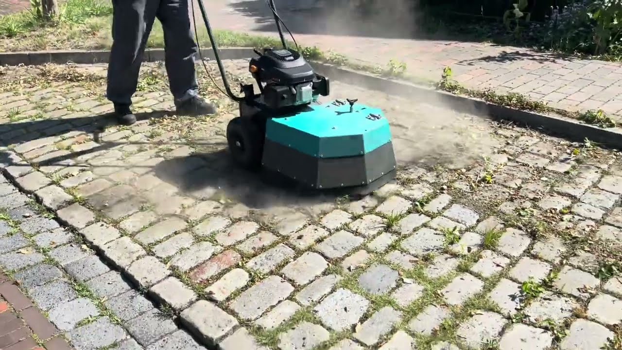 Unkrautbürste Remarc WKB 480 - Herstellervideo /  MotorLand