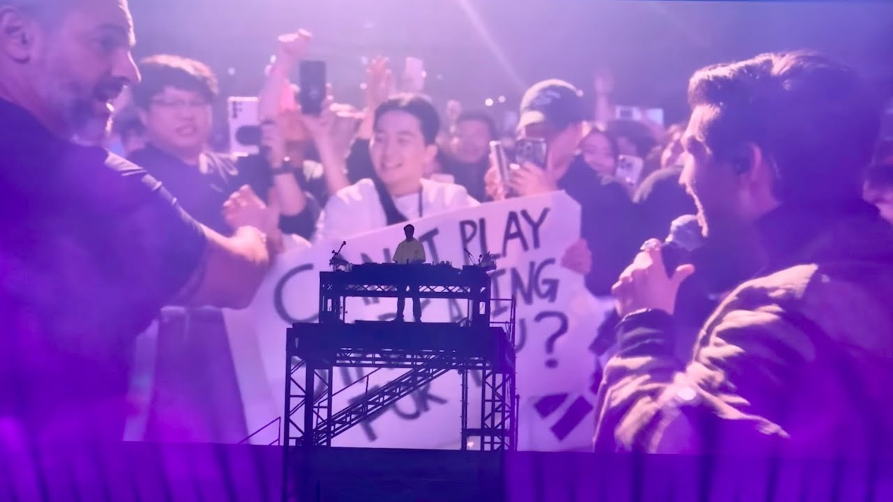 Kygo, Justin Jesso and a fan played the Stargazing piano in Korea