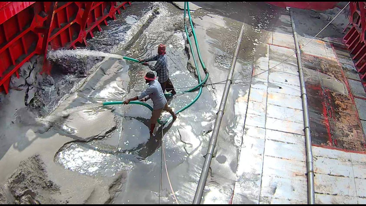 Satisfying Industrial Process: How River Sand is Unloaded Using a Powerful Water Jet