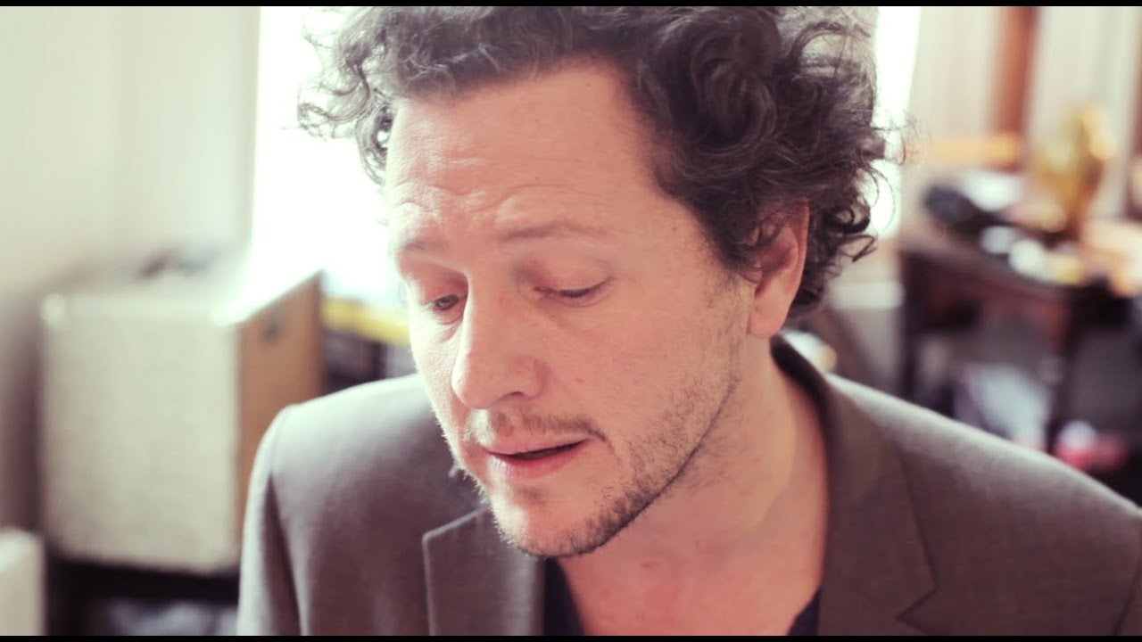 Tom Pintens - Hij Denkt
