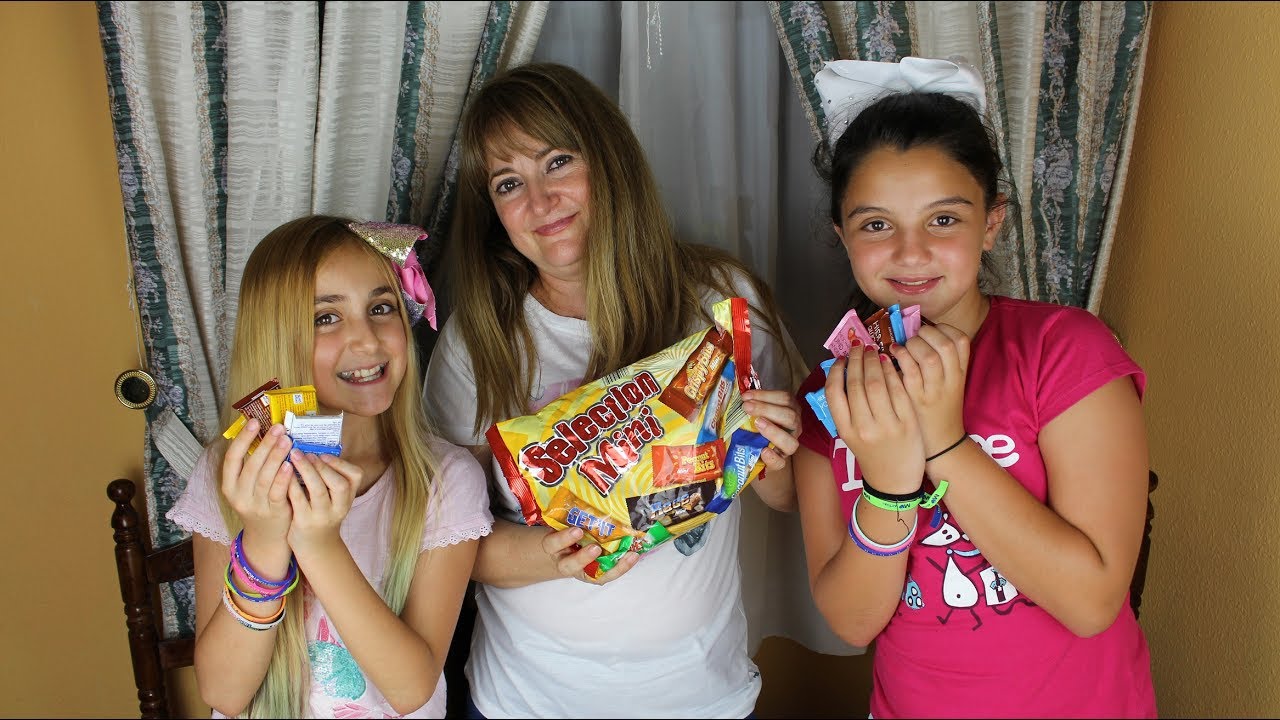 Probando Chuches / Chocolatinas Alemanas con Silvia Sánchez y Paolita2006 - Sonia Gutiérrez