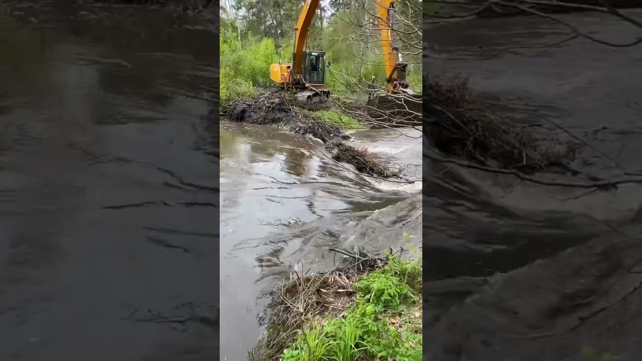 Beaver dam removal with 22 tons excavator.