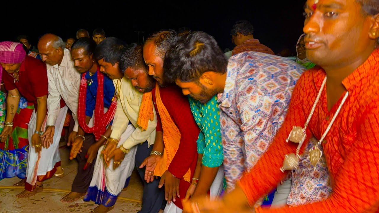 Cheruvugattu Bathukamma celebrations || Boys singing Bathukamma song at cheruvugattu #bathukammasong