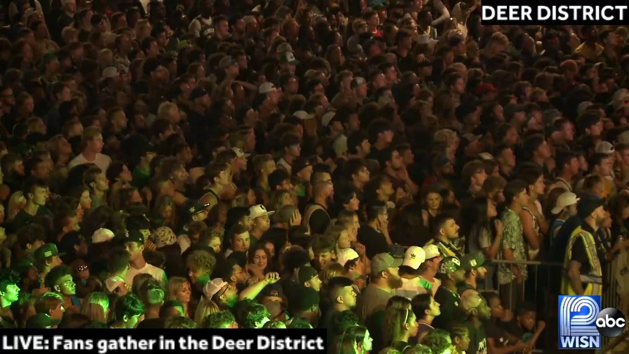 LIVE: Bucks fans pack the Deer District