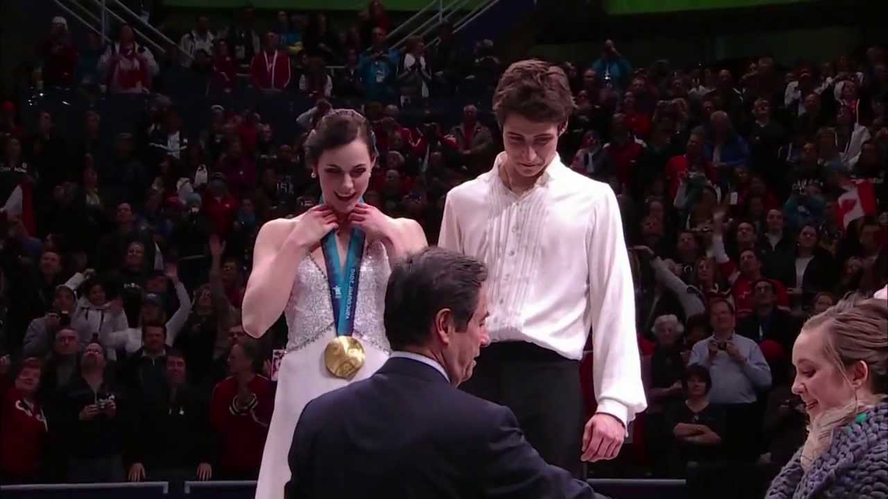 Tessa Virtue & Scott Moir - 2010 Vancouver Olympics - Ice Dance Victory Ceremony [HD]