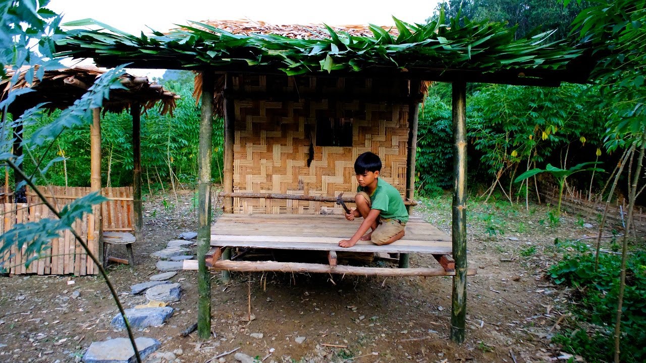 Building a bamboo house - Erecting a canopy for the house - poor boy