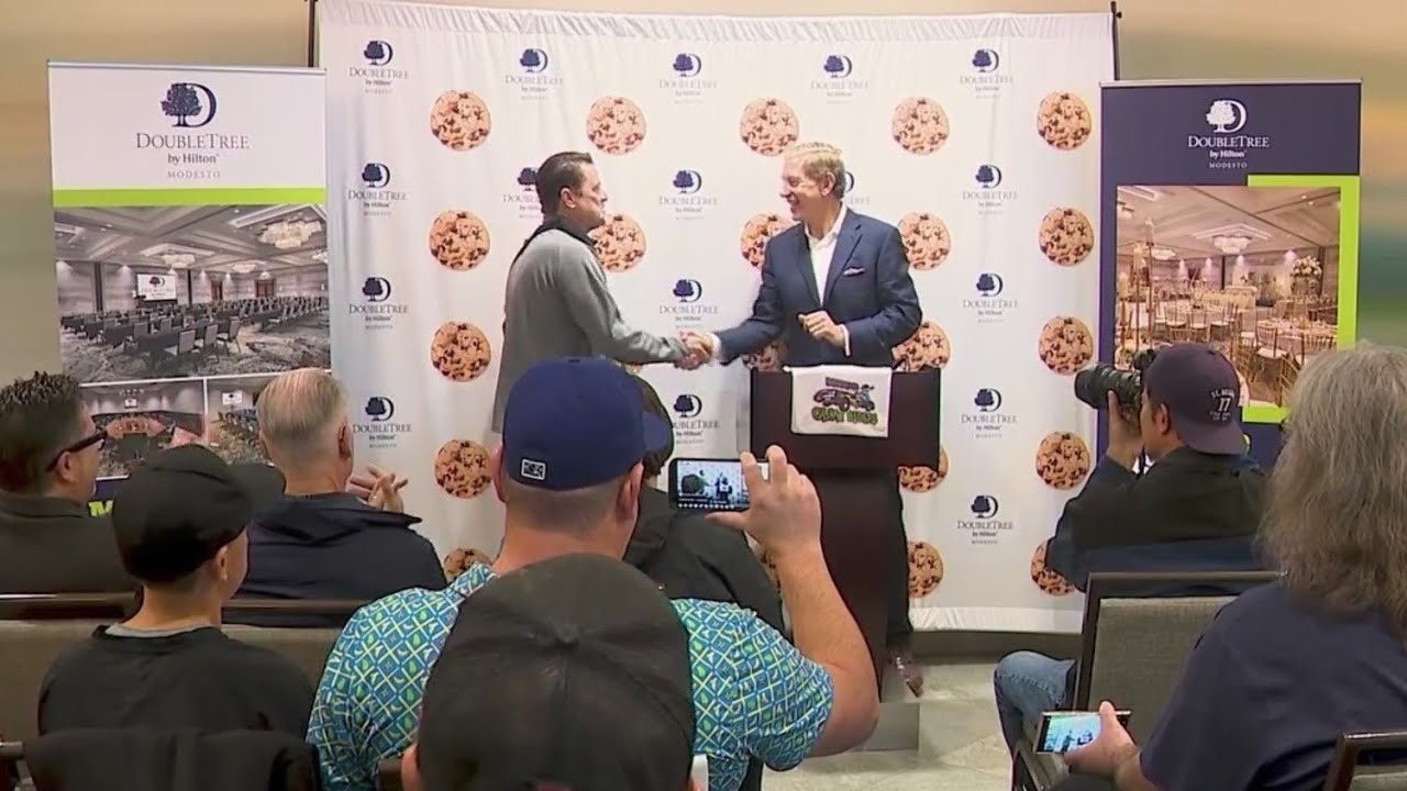 J.T. Snow introduced as first manager of Modesto's Glow Riders baseball team