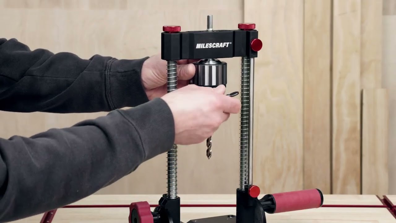 Milescraft | DrillMatePRO&trade; přenosn&yacute; profesion&aacute;ln&iacute; stojan na vrtačku přesn&eacute; vrt&aacute;n&iacute; pod &uacute;hlem.