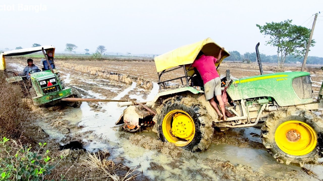 john dheere Tractor 🛑 কিরকম চালাচ্ছে ড্রাইভার 🛑 বারবার গাড়ি ফাঁসাচ্ছে 😡
