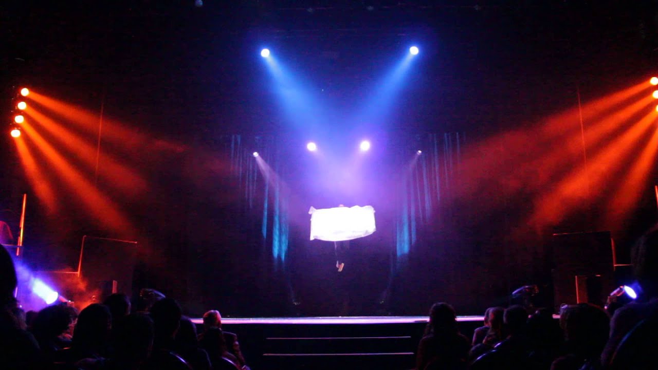 DOBLE LEVITACI&Oacute;N JORGE BLASS EN CIRCO PRICE 2014
