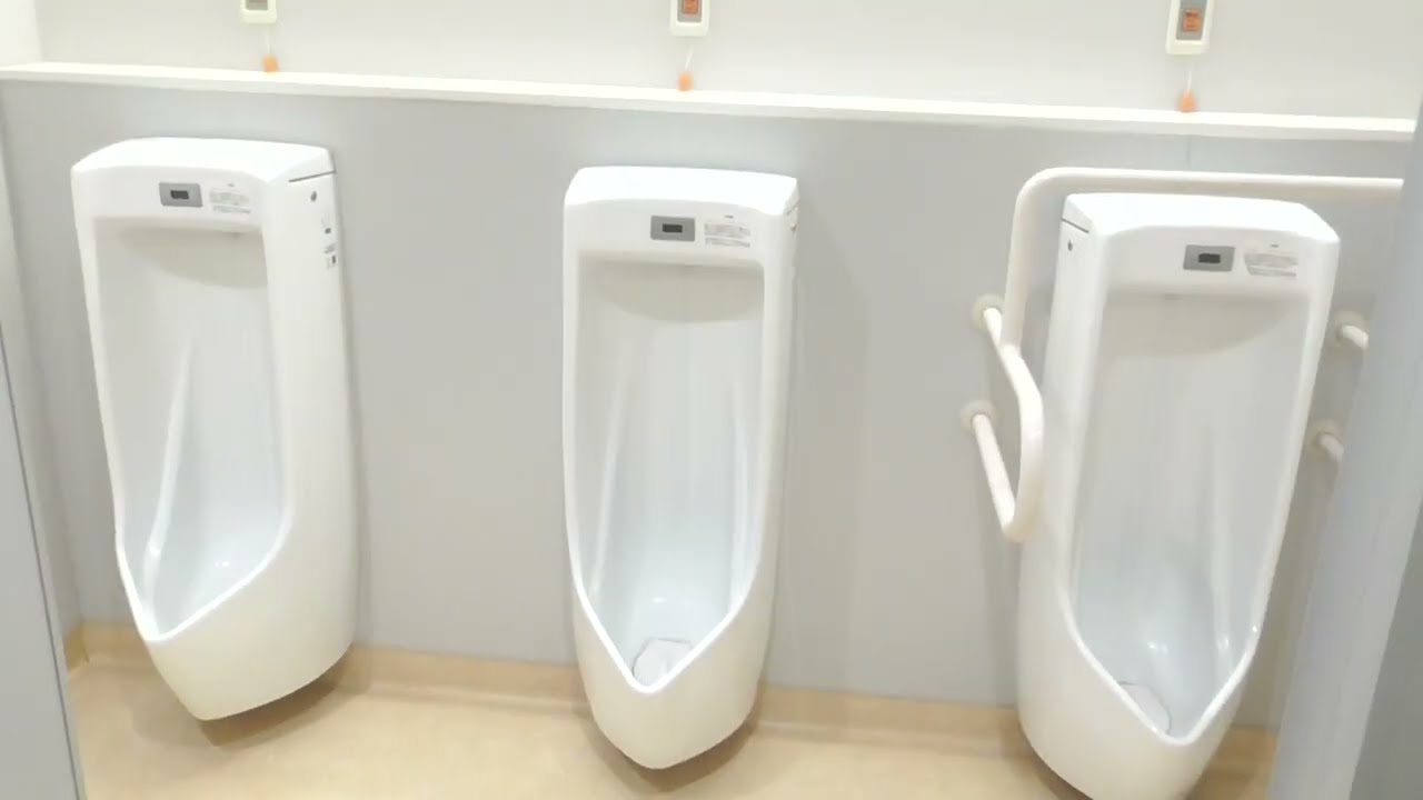 つがる総合病院1F　男性トイレ (正面玄関側) （青森・五所川原市）🚽　WC Japanese Toilet, Restroom (Men's room)