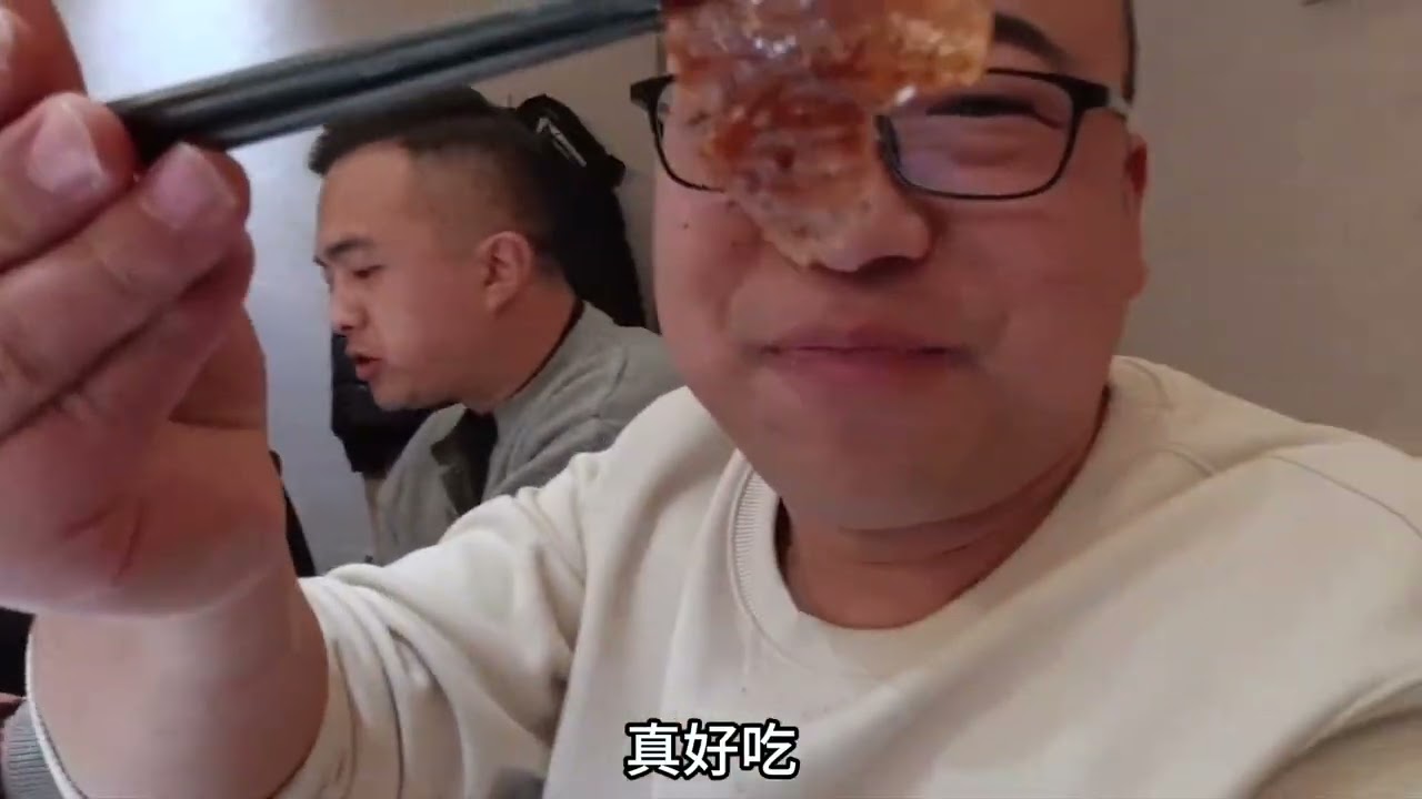 花店开业下集，亲朋好友去饭店庆祝，宴请开成了音乐会，其乐融融 #开业大吉 #日常vlog #创业 #好兄弟一辈子 @繁花二姐
