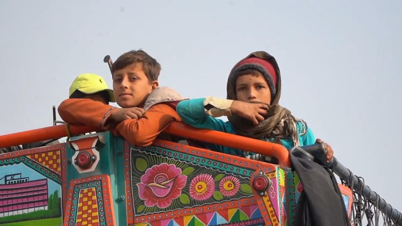 Large numbers of Afghans leave Pakistan amidst controversial anti-migrant crackdown