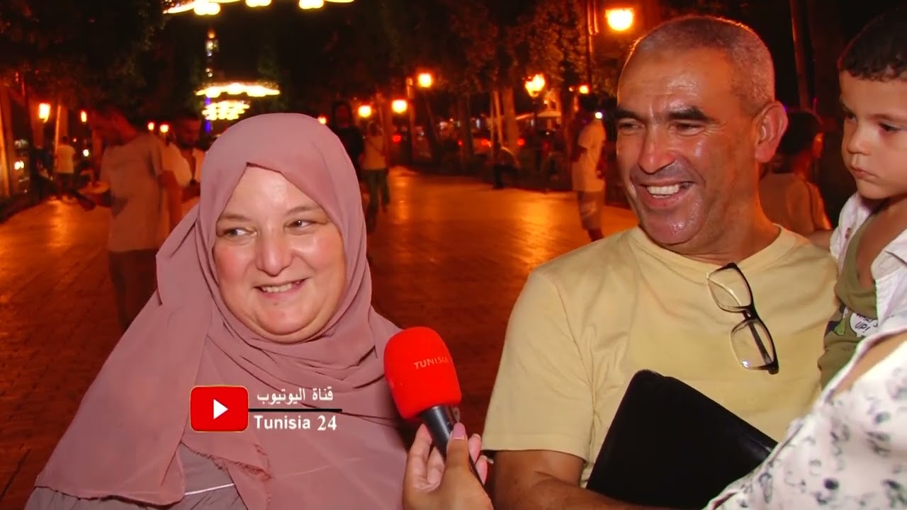 عائلة جزائرية طايرة من الفرح لأنها في تونس..روعة روعة..والأب يصرح..يا توانسة راكم على الراس والعين!