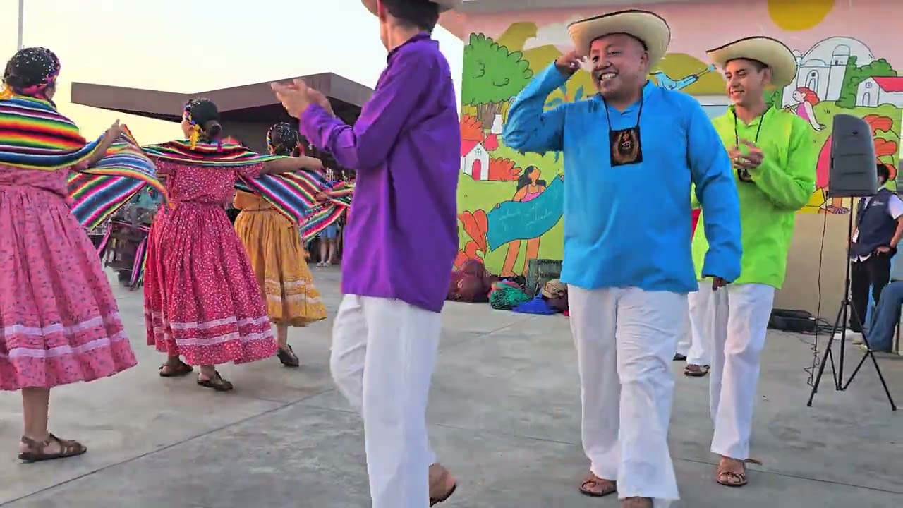 Un baile de Ballet Folklórico Nixapa en PUERTO DE LA LIBERTAD 