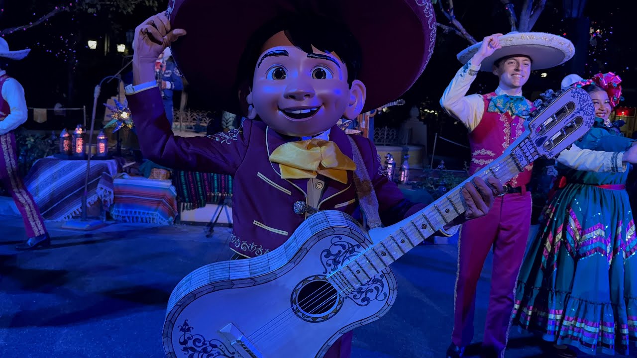 ❤️❤️ 2026 MIGUEL FROM  PIXAR COCO MOVIE CELEBRATE HOLIDAY SEASON AT DISNEY CALIFORNIA ADVENTURE ❤️❤️