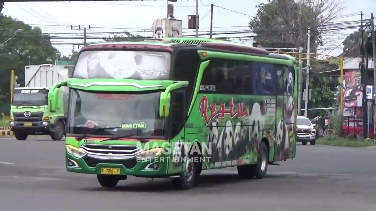 Bus Restu Dari Surabaya Masuk Terminal Maospati Magetan