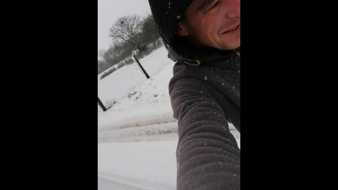 Snowboard behind Ford Ranger @Landskouter part2