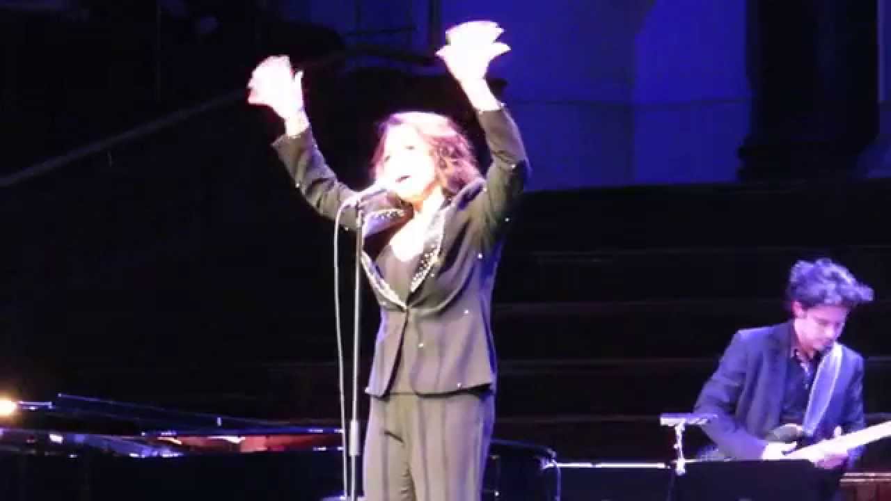 Lea Salonga - Locked Out Of Heaven @ Sydney Town Hall 31st July 2015
