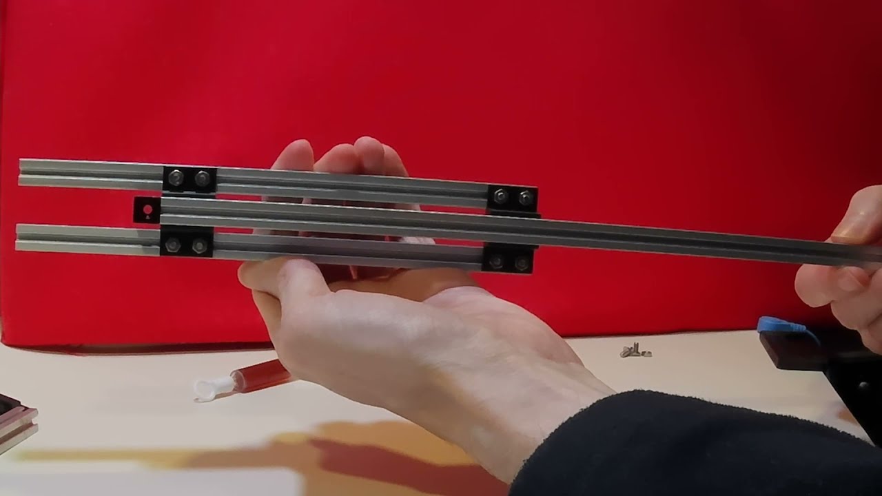 Makerbeam Vertical Guide bracket