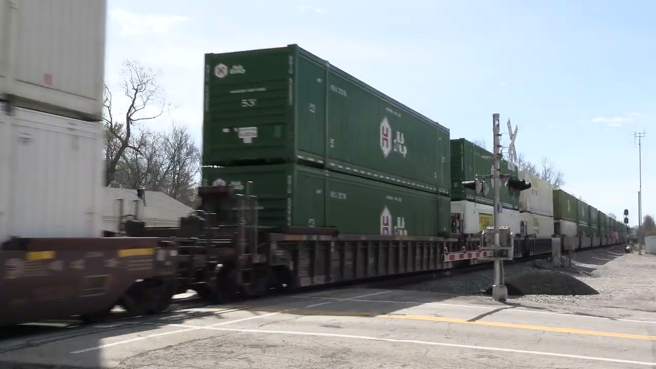 NORFOLK SOUTHERN GE D9-44CW Northbound Intermodal Container Train