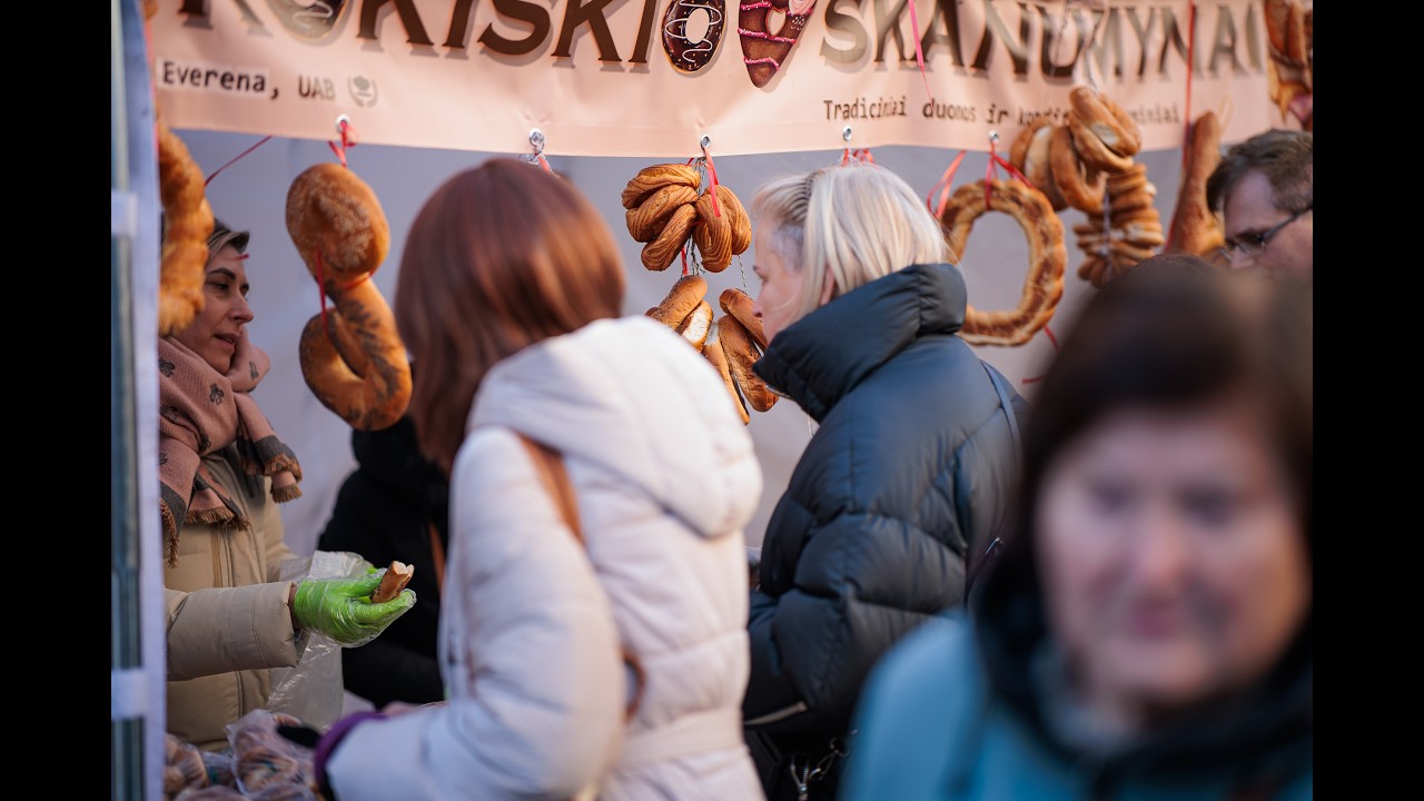 Kaziuko mugėje – minios žmonių: prekybininkai atvirai pasakė apie kainas