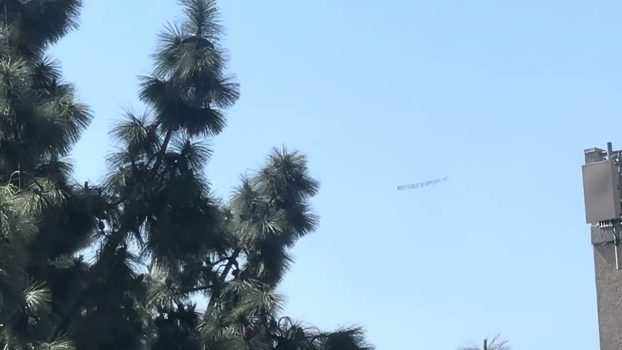 Banner plane 101 (N2792P)
