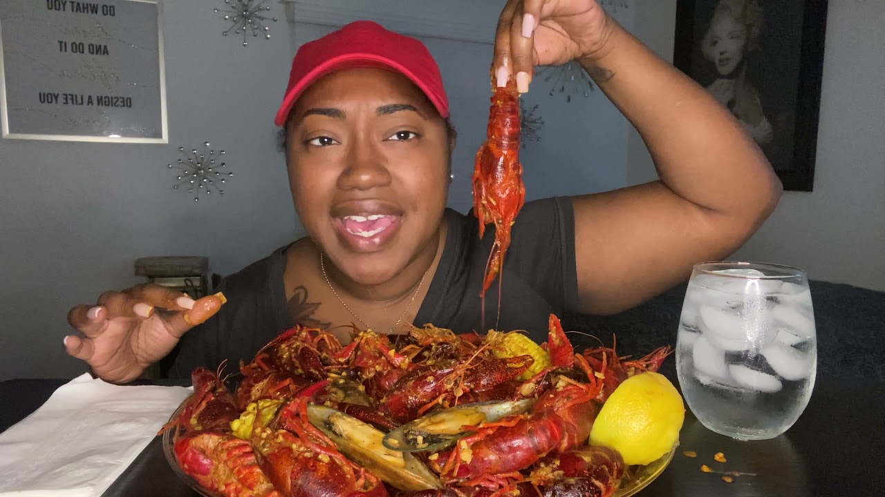 HUGE CRAWFISH BOIL MUKBANG…. IM BACK AGAIN 😅😅😅