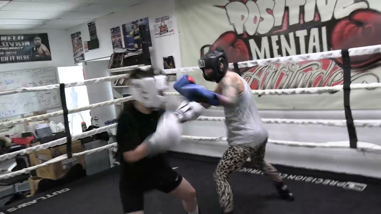 Female boxing sparring | EsNews Boxing