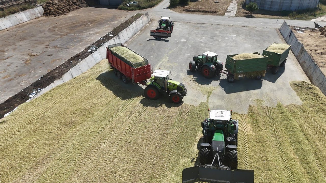 FENDT 930 & 939 am Silo verdichten / OSTERS & VOß / 4K