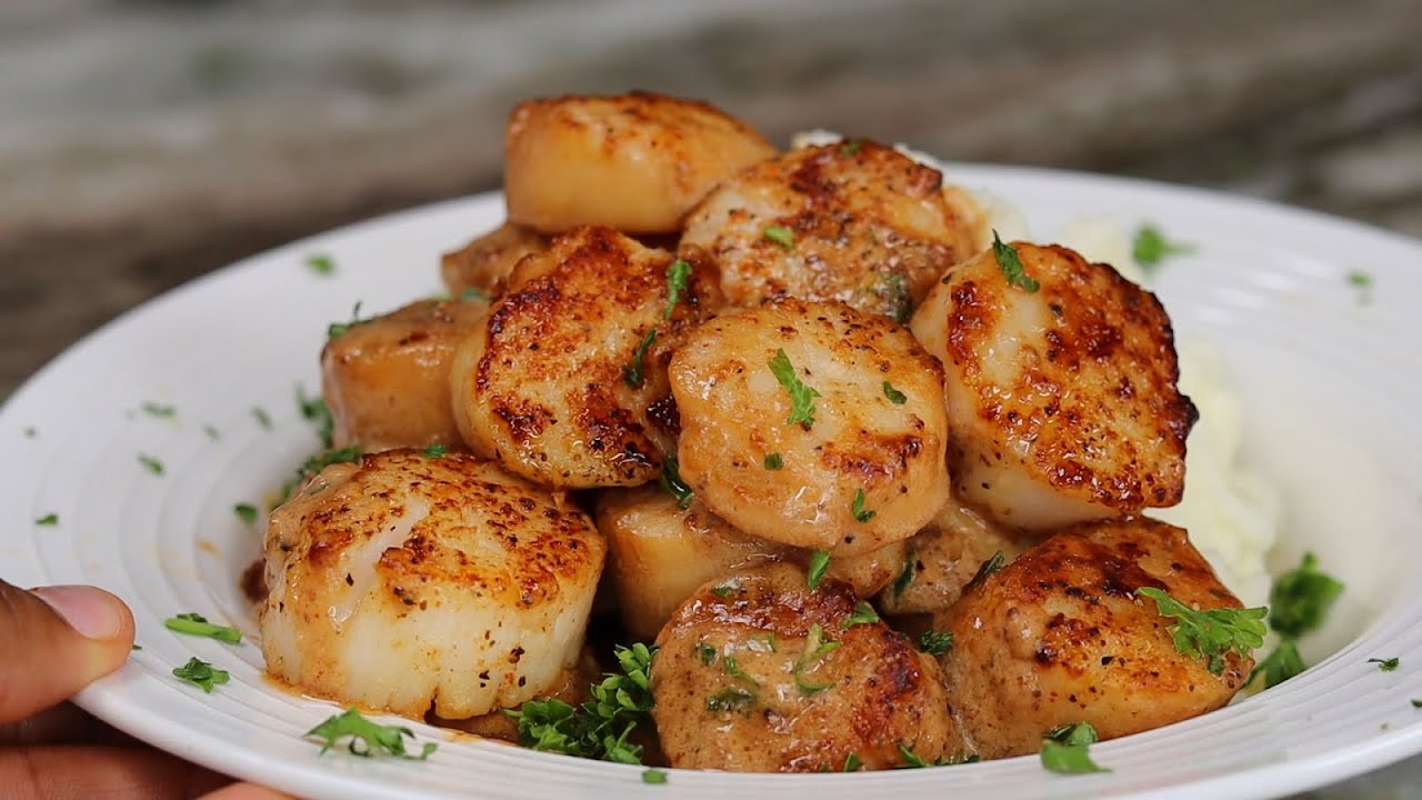 Creamy Garlic Butter Scallops | How To Make Garlic Butter Scallops